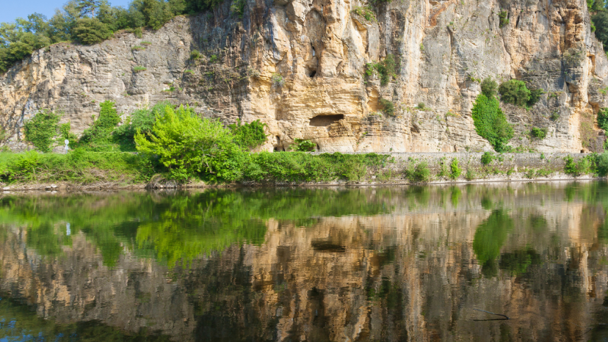 Image d'illustration de l'actualité « Le tourisme vert en Dordogne : une tendance en plein essor »